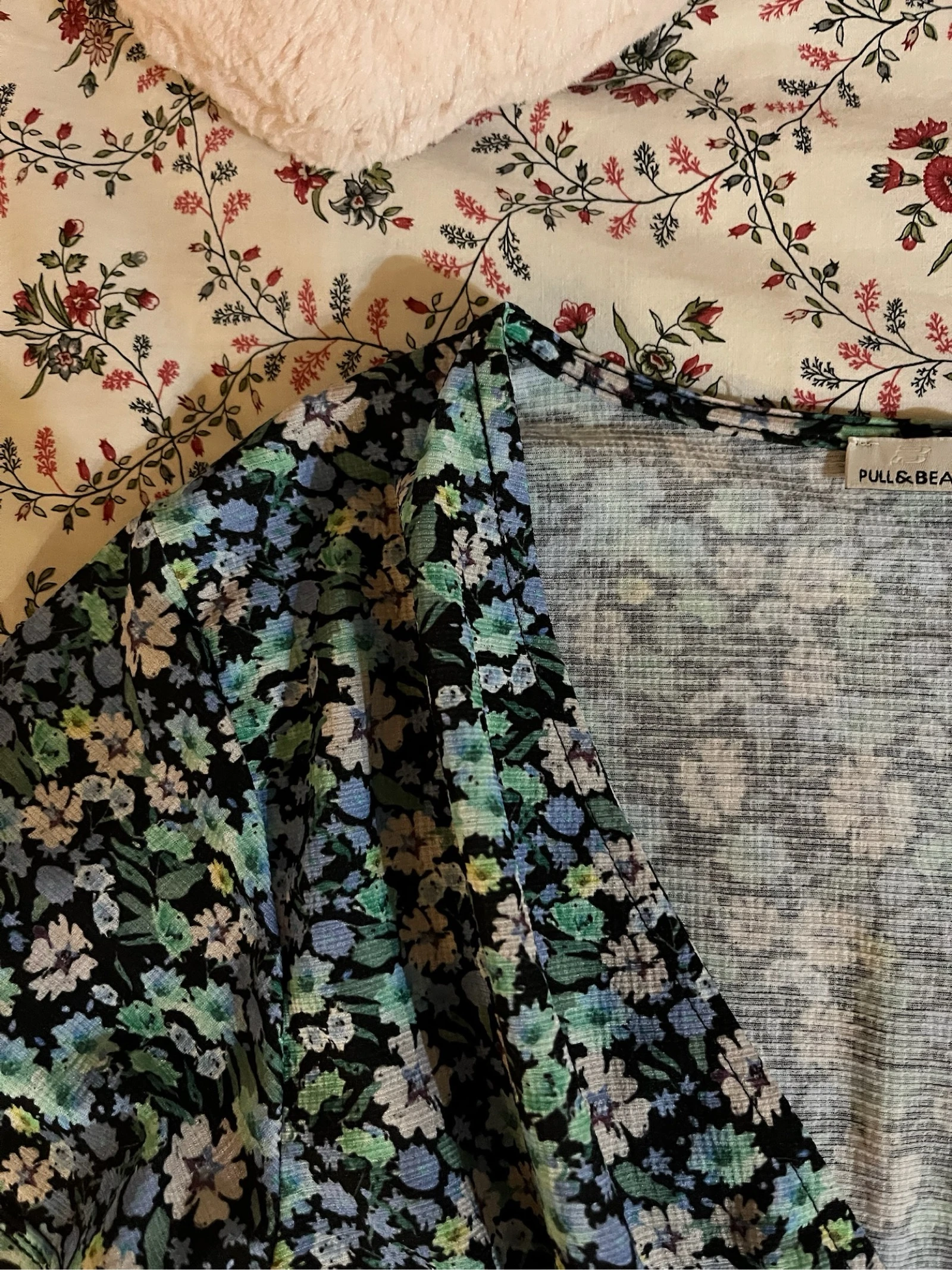 v-neck blouse – photo 3